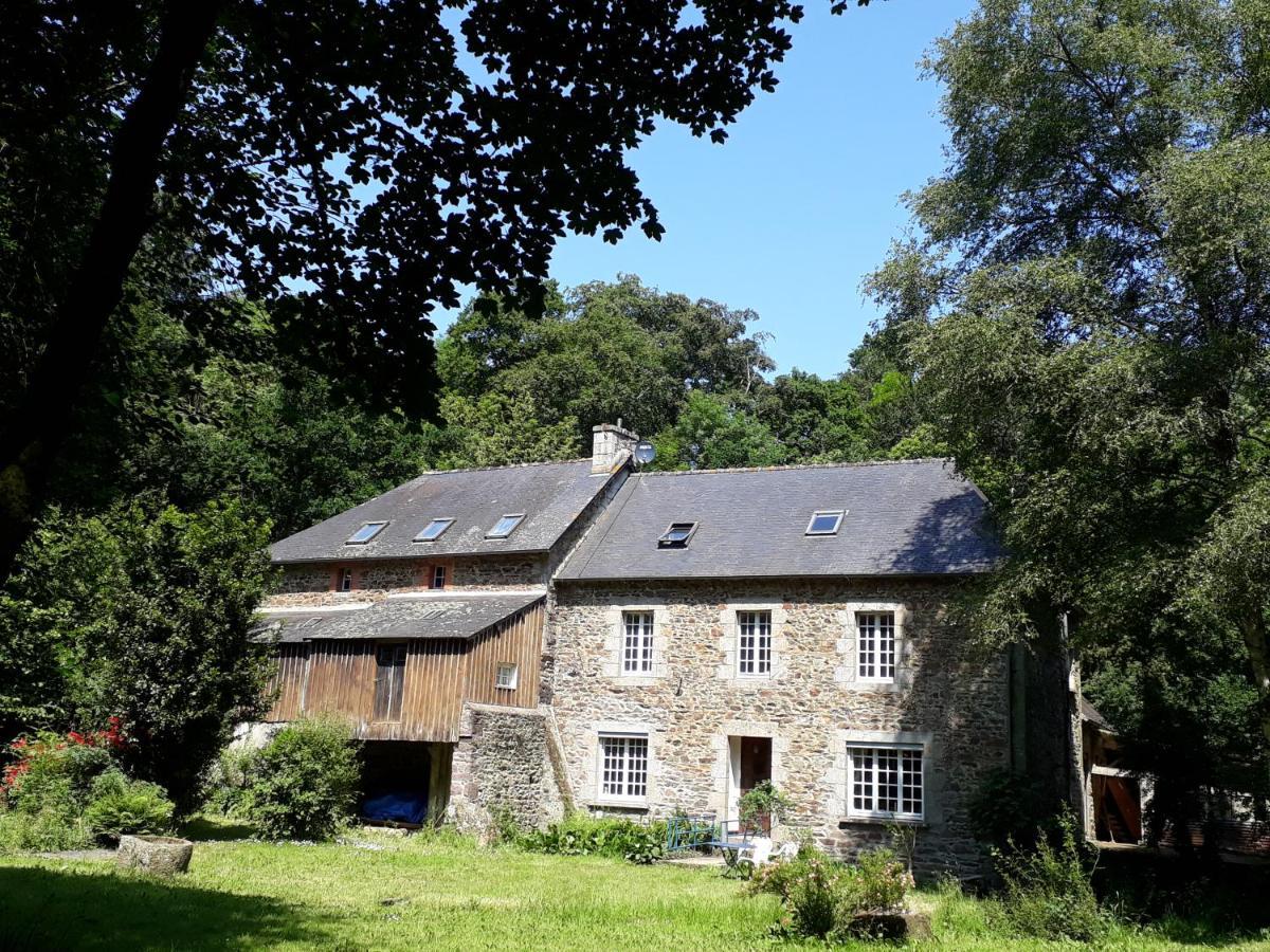 Bed and Breakfast Le Vieux Moulin Goudelin Exterior foto