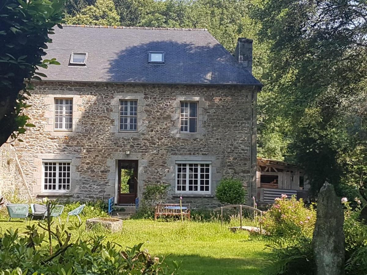 Bed and Breakfast Le Vieux Moulin Goudelin Exterior foto