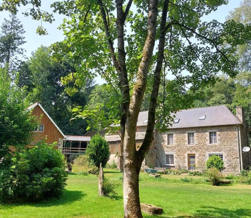 Bed and Breakfast Le Vieux Moulin Goudelin Exterior foto