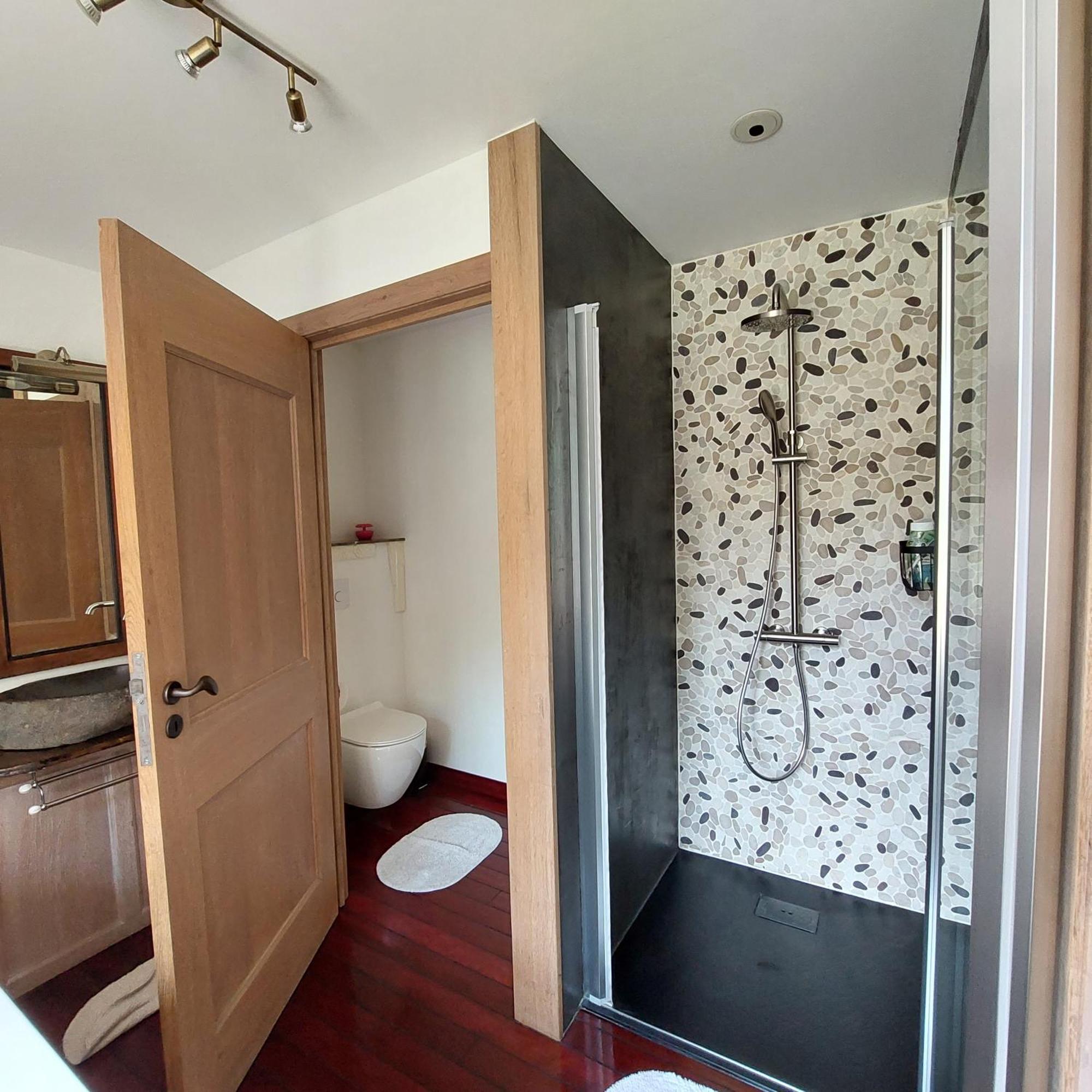 Bed and Breakfast Le Vieux Moulin Goudelin Zimmer foto